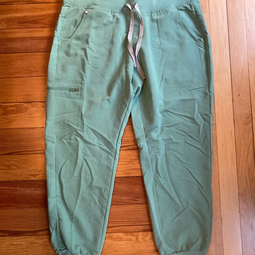 EUC LP Figs Zamora jogger scrub pants in jade